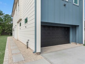 1130 Miller Rd in Sealy, TX - Building Photo