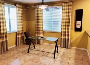 700 Old Oak Ln in Hayward, CA - Foto de edificio - Building Photo