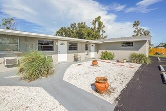 2021 Pennsylvania Ave in Englewood, FL - Building Photo - Building Photo