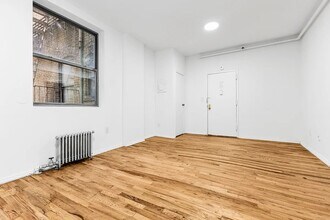 239 W 63rd St in New York, NY - Building Photo - Building Photo