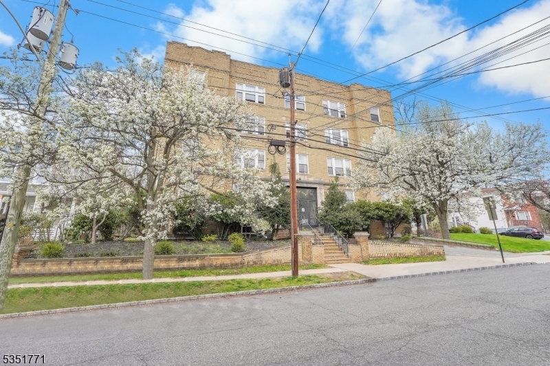 22 St Lukes Pl in Montclair, NJ - Foto de edificio