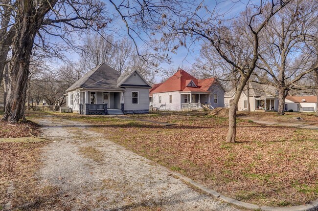 2121 N Benton Ave in Springfield, MO - Building Photo - Building Photo
