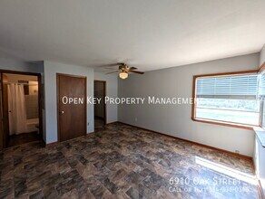 6910 Oak St in Grand Ridge, FL - Building Photo - Building Photo