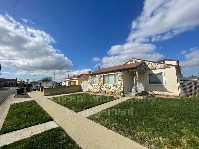 1813 W Arbutus St in Compton, CA - Foto de edificio - Building Photo