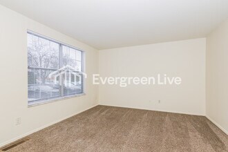 7977 Mt Hood in Dayton, OH - Building Photo - Building Photo