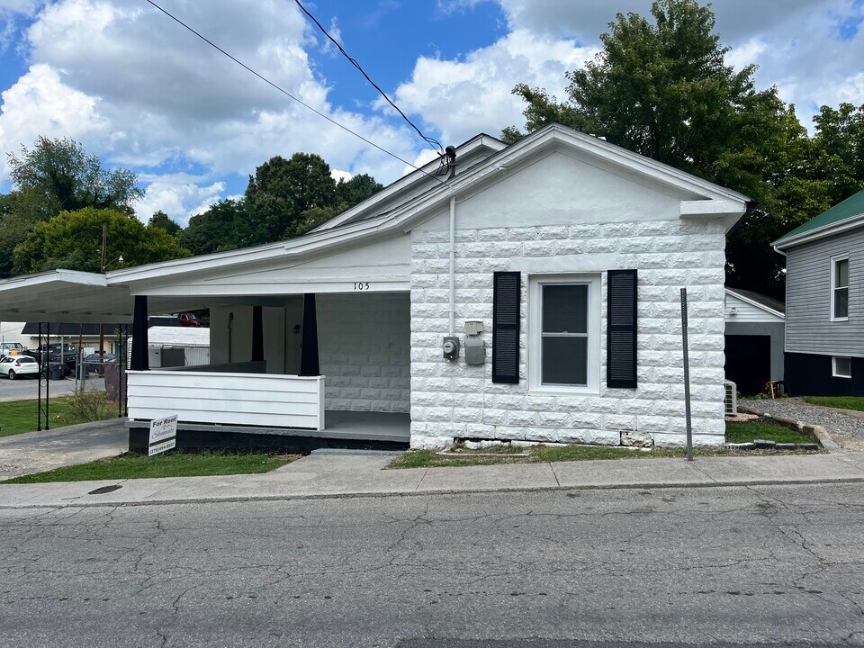 105 Ash St in Bristol, TN - Foto de edificio