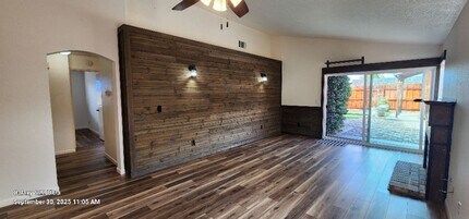 237 Souza Wy in Vallejo, CA - Foto de edificio - Building Photo