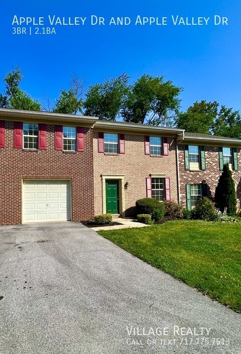 1114 Apple Valley Dr in Red Lion, PA - Building Photo