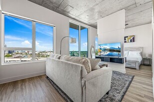 617 N 12th St in Tampa, FL - Building Photo