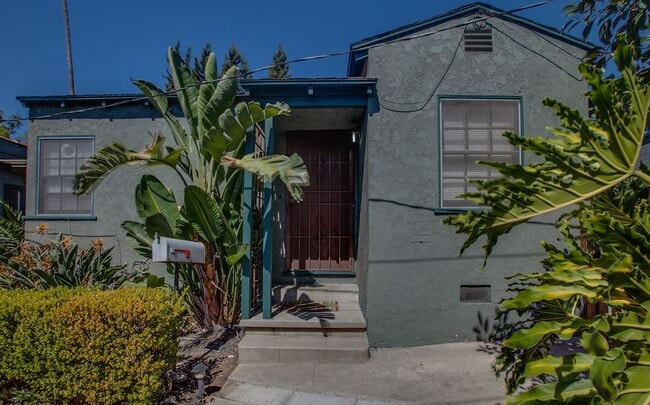 property at 706 1/2 N McCadden Pl