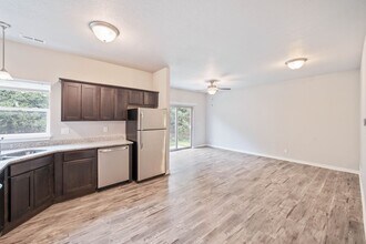 Northwoods Townhomes in Urbandale, IA - Building Photo - Building Photo