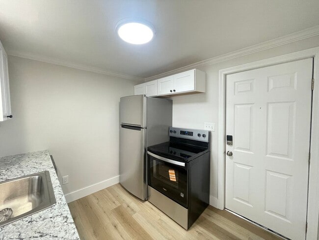 16 Avon St in Manchester, NH - Building Photo - Building Photo