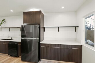 2561 W Ave 30 in Los Angeles, CA - Building Photo - Building Photo