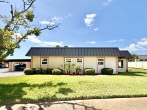 4411 Rustic Dr in New Port Richey, FL - Foto de edificio - Building Photo