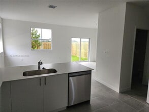 2468 SE 24th Terrace in Homestead, FL - Building Photo - Building Photo