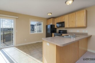 1037 W MacArthur Ave in Eau Claire, WI - Building Photo - Building Photo