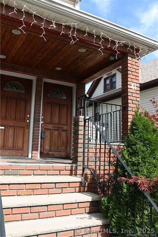 41 Colonial Rd in Stamford, CT - Building Photo