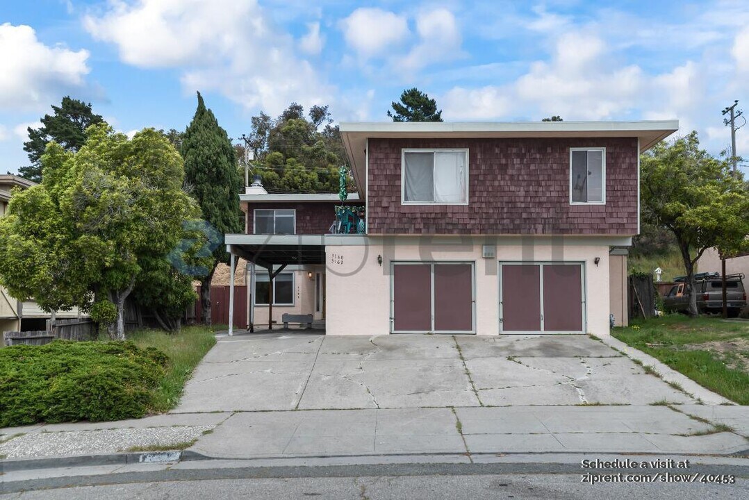 3160 Birmingham Dr in Richmond, CA - Building Photo