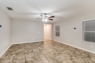 10617 Laguna Plains Dr in Riverview, FL - Foto de edificio - Building Photo