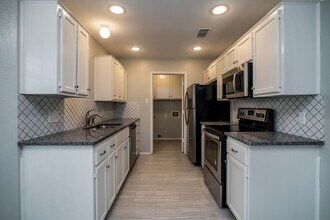 709 Parkview Dr in Burleson, TX - Building Photo - Building Photo