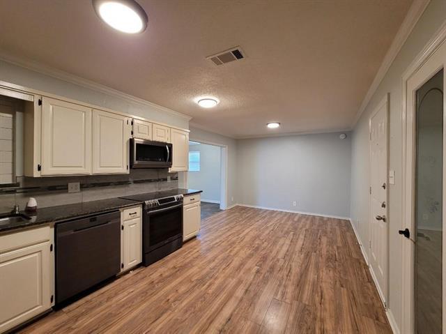 313 Mccurdy St in Crowley, TX - Foto de edificio - Building Photo