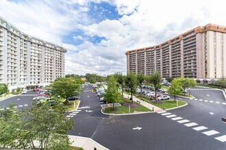 20722 Valley Forge Cir in King of Prussia, PA - Building Photo - Building Photo