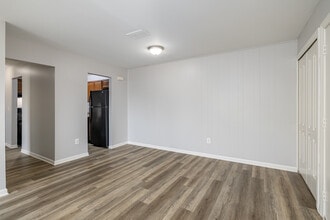 Fountain West Apartments in Trenton, MI - Foto de edificio - Interior Photo