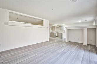 7425 Treasure Chest St in Las Vegas, NV - Building Photo - Building Photo