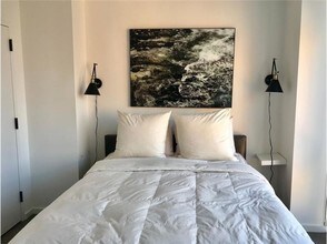 385 1st Avenue-Unit -#8H in New York, NY - Building Photo - Building Photo