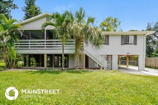 8120 Pelican Rd in Ft. Myers, FL - Building Photo