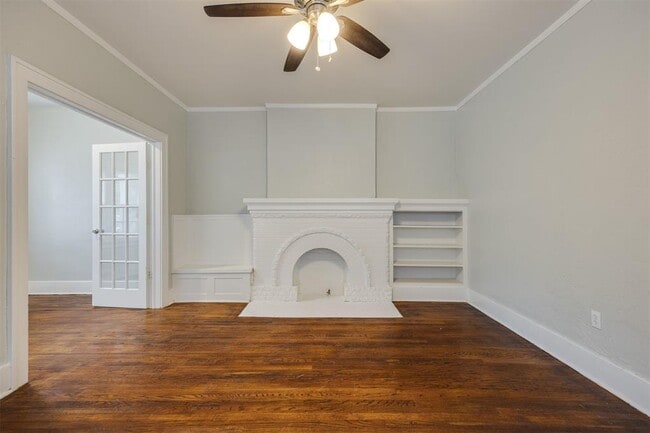 property at 2611 N Shartel Ave