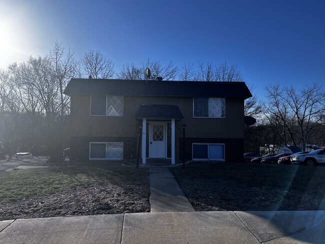 1504 W Tiffany Dr