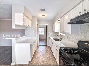 5214 Fairgreen Ln in Houston, TX - Foto de edificio - Building Photo