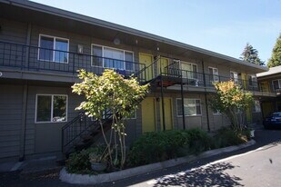 Cathedral Park Apartments in Portland, OR - Building Photo