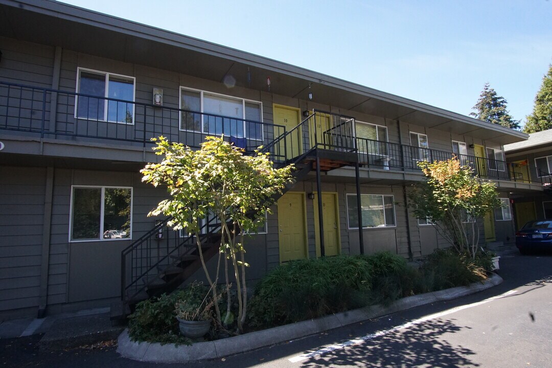 Cathedral Park Apartments in Portland, OR - Building Photo