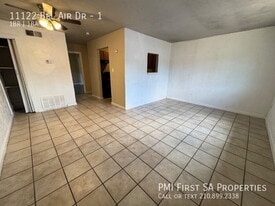 11122 Belair Dr in San Antonio, TX - Building Photo