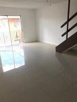 1100 W 35th St in Hialeah, FL - Building Photo