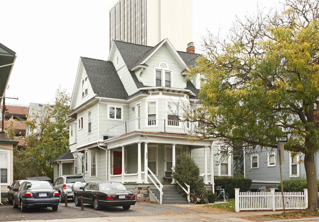 327 S Division St in Ann Arbor, MI - Building Photo