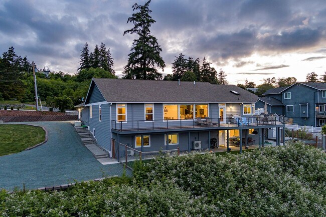2060 SW Scenic Heights St in Oak Harbor, WA - Building Photo - Building Photo