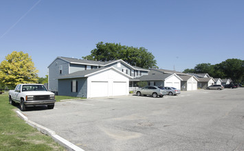 Burton East Apartments in Grand Rapids, MI - Foto de edificio - Building Photo