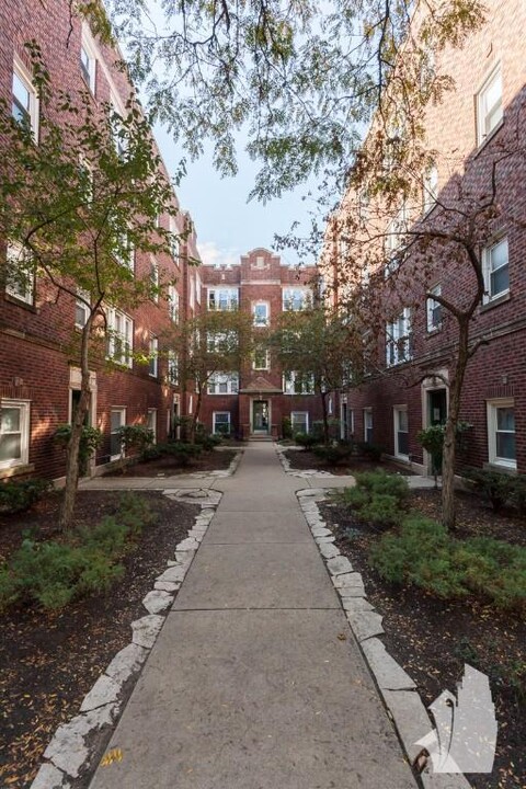 3244 N Clifton Ave, Unit 3246-e1 in Chicago, IL - Building Photo