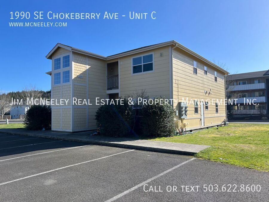 1990 SE Chokeberry Ave in Warrenton, OR - Building Photo