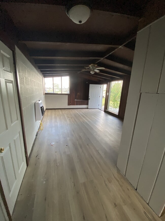 property at 619 W Poplar St