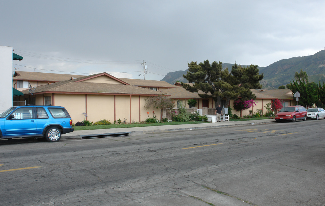 229-231 S 8th St in Santa Paula, CA - Foto de edificio