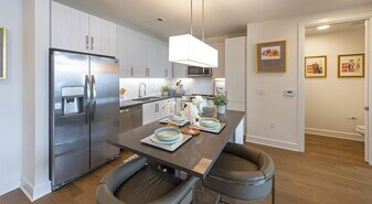 2182 Bagby St in Houston, TX - Building Photo