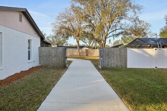 3911 King Dr in Brandon, FL - Foto de edificio - Building Photo