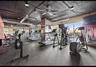 600 E 8th St, Unit Studio in Kansas City, MO - Foto de edificio - Building Photo