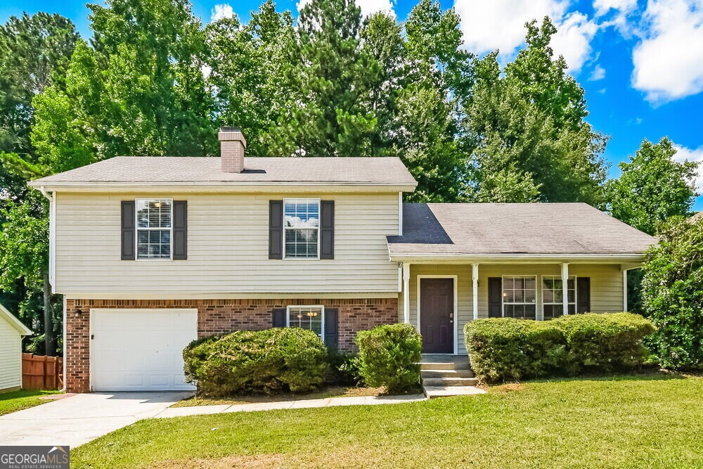 5620 Regency Forest Ct in Stonecrest, GA - Building Photo