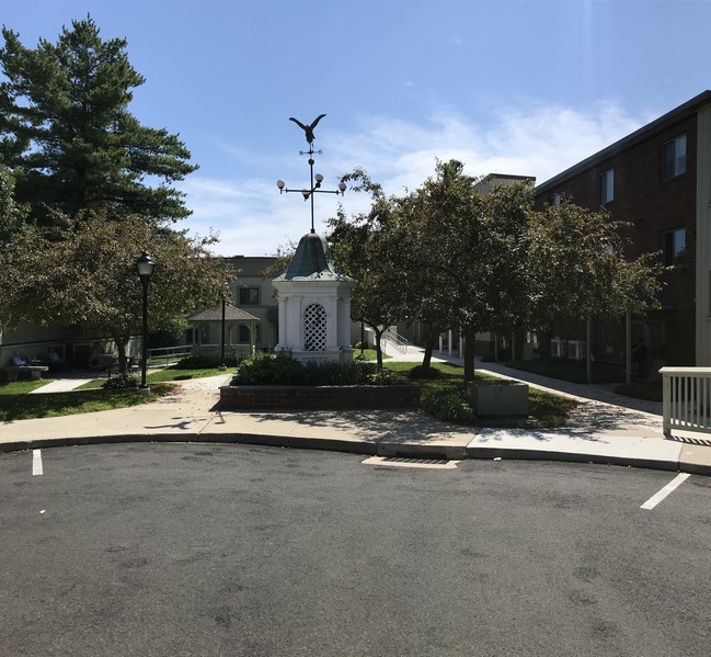 Cedar Court Senior Housing in Norwalk, CT - Building Photo - Building Photo