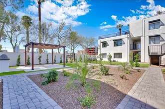 Lofts on 3rd in Phoenix, AZ - Foto de edificio - Building Photo